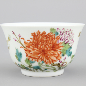 Zeer fijne kom in Chinees porselein met bloemendecor, 19e-20e eeuw