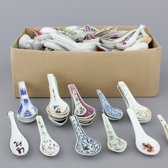 A collection of Chinese porcelain spoons, 18-20th C.