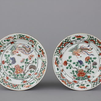 Paar borden in Chinees porselein met feniksen, famille verte, Kangxi, ca 1700