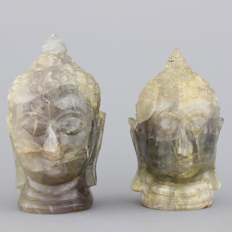 Paire de têtes de Bouddha sculptées en quartz, 20e