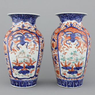 A pair of Japanese porcelain imari vases, late Meiji, 19th C.