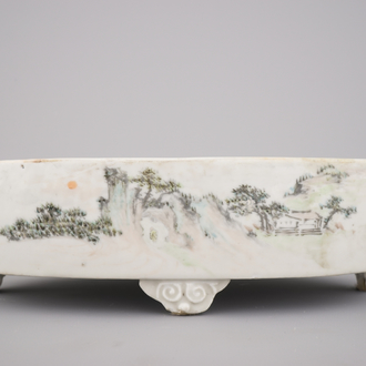 A Chinese porcelain oval bowl on feet in Qianjiang style, early 20th C.