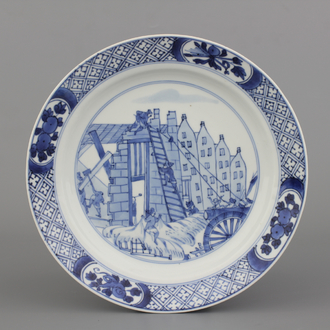 A Chinese porcelain blue and white plate with a "Rotterdam Riot" decor, Kangxi