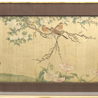 Grande peinture sur rouleau, encadrée, à décor d'oiseau et de fleurs, Chine, 18e