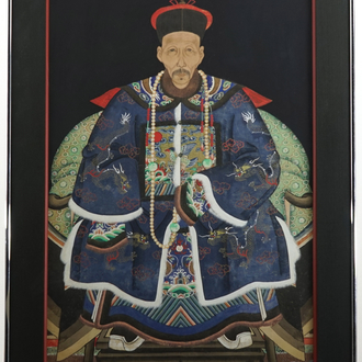 Chinees schilderij van een voorouder, zwarte fond, 19e-20e eeuw