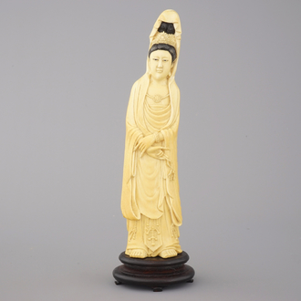 Figure chinoise de guanyin en ivoire sculpté, 19e-20e