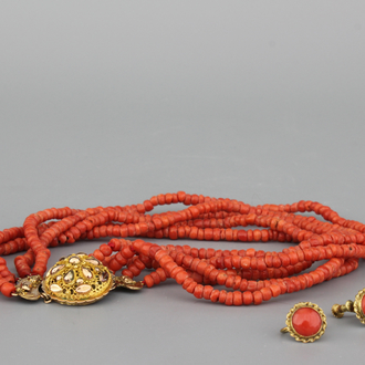 A set of Chinese coral and gold jewellery, 19th C.