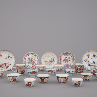 Grote verzameling kopjes en schoteltjes in Chinees export porselein, 18e eeuw