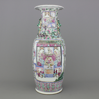 Vase en porcelaine de Chine avec scène de palais, famille rose, 19e
