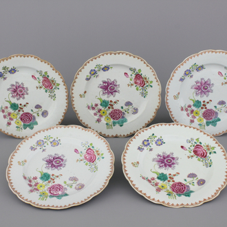 A set of 5 Chinese porcelain famille rose plates with flowers, 18th C.