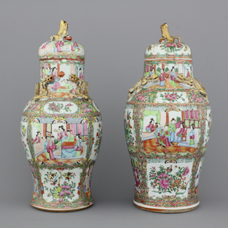 Deux vases couverts en porcelaine de Chine, Canton, 19e