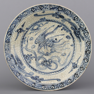 Grand plat Swatow en porcelaine de Chine, dynastie Ming, 16e