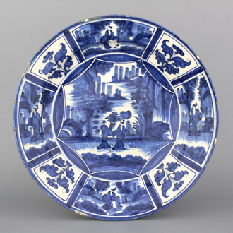 Grand vase fin en forme d'urne en faïence de Delft, bleu et blanc avec chinoiserie, décor scène de thé, 17e