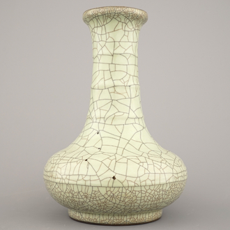 Vase en porcelaine de Chine de type Ge, 18ème siècle