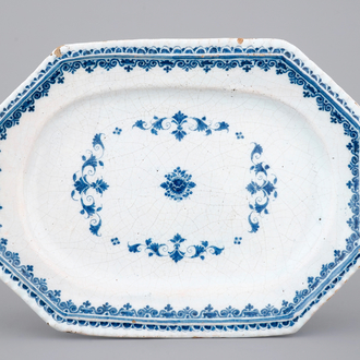 A very large Quimper octagonal blue and white dish, 18th C.
