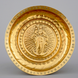 Een fraai doopbassin met Maria op de maansikkel, Nürnberg, 16e eeuw