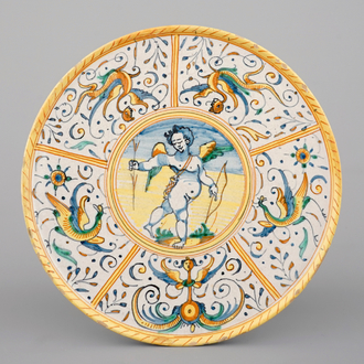 Een tazza in majolica uit Deruta, 17e eeuw