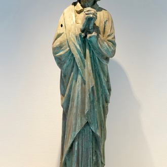 Een plaasteren beeld van een biddende Sint Johannes de Evangelist, 19/20e eeuw, Brugge
