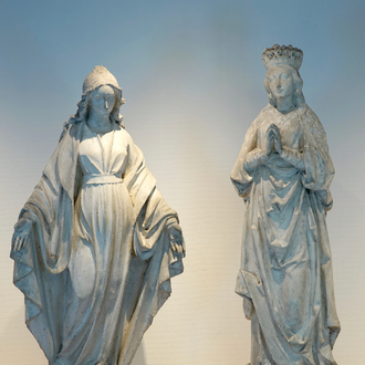 Een set van twee plaasteren vrouwelijke religieuze figuren, 19/20e eeuw, Brugge