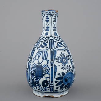 A good Dutch Delft blue and white chinoiserie Wan-Li bottle vase,  17th C.