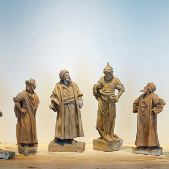 Een set van zes plaasteren figuren naar het retabel van Caux, 19/20e eeuw, Brugge