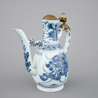 A fine Dutch Delft blue and white chinoiserie jug, Samuel van Eenhoorn, De Grieksche A, 1674-1685