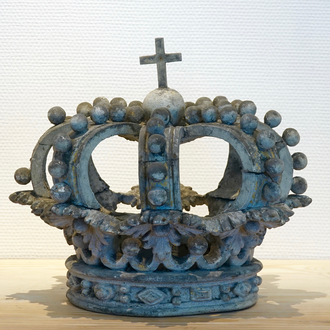 A sculpted wood crown, 19/20th C., Bruges
