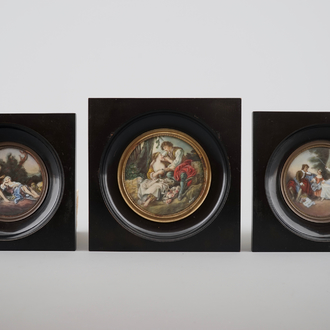 Un ensemble de 3 miniatures peints sur ivoire, d'après François Boucher, 19ème