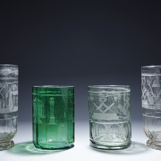 Een lot van 4 gegraveerde maçonnieke glazen, vrijmetselarij, 20e eeuw