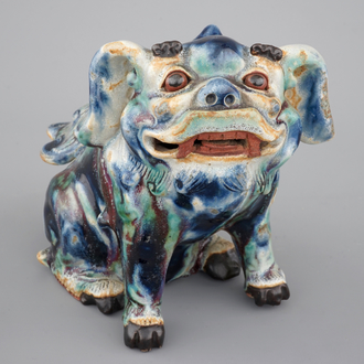 A Chinese Shiwan pottery foo dog, 19/20th C.