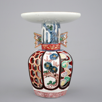 Un vase ajour en porcelaine de Japon, Arita, 18ème