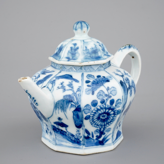 Une théière en porcelaine de Chine, époque Kangxi, ca. 1700