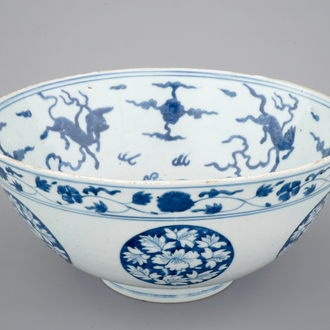 A blue and white Chinese porcelain bowl, Ming, 16th C.