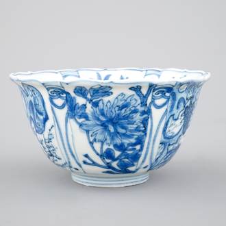 A Chinese porcelain blue and white kraak porcelain bowl or "crowcup", Wan-Li, Ming dynasty