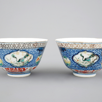 A pair of elaborately decorated Chinese porcelaine bowls, 19th C.