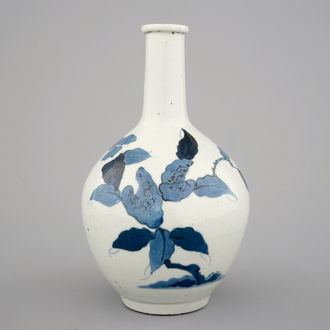 A Japanese arita bottle vase with blue floral decoration, 17/18th C.