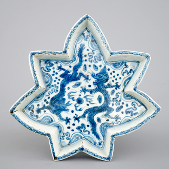 A Chinese star-shaped dragon dish, Ming Dynasty