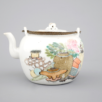 A Chinese Qianjiang style teapot, 19/20th C.