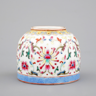 A Chinese famille rose enamelled brushwasher, 19/20th C.