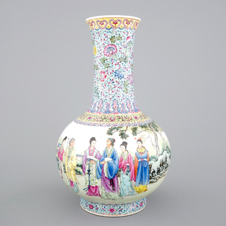 A fine Chinese porcelain famille rose vase, 20th C.