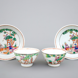 Een paar Chinese famille rose export porseleinen kop en schotels met kersenplukkers, 18e eeuw