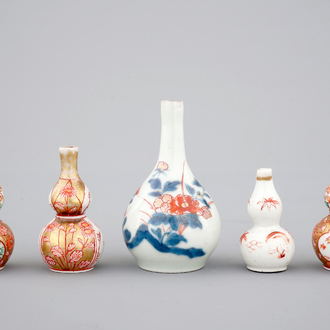 A set of five Japanese porcelain miniature doll house vases, 17/18th C.