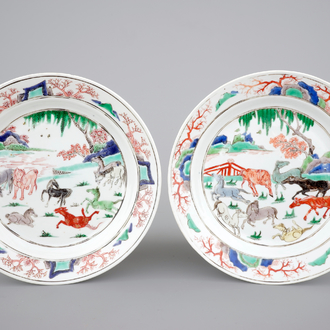 A pair of Chinese famille verte porcelain plates with "The 8 horses of Mu Wang", Kangxi, ca. 1700