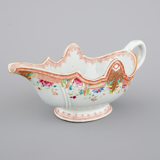 A fine Chinese famille rose export porcelain sauceboat, Qianlong, 18th C