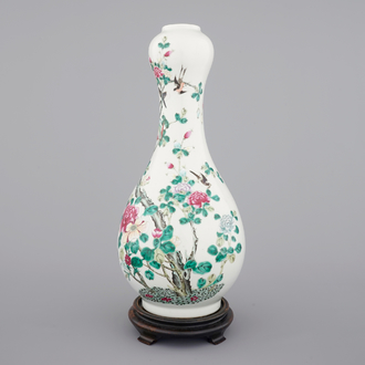 A Chinese famille rose pear-shaped bottle vase with a parrot on a branch, 19th C.