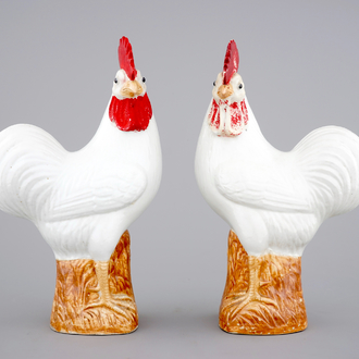 A pair of Chinese porcelain models of cockerels, 19th C.