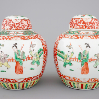 A pair of Chinese famille verte porcelain ginger jars with cover, 19/20th C.