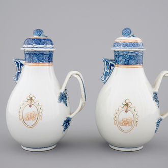 A pair of Chinese export porcelain jugs with cover, Qianlong, 18th C.