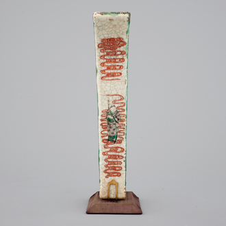 A Chinese famille verte crackle glaze “Yang” talking stick, 19th C.