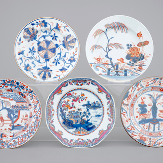 A set of five Chinese Imari porcelain plates, Kangxi and Qianlong, 18th C.
